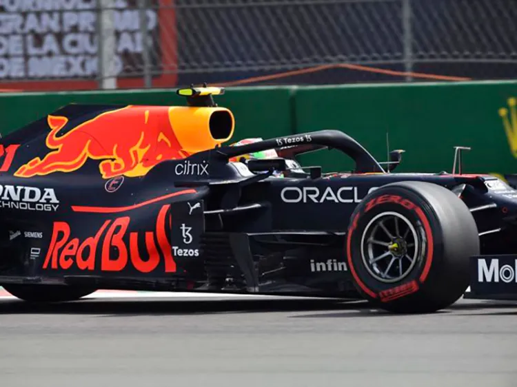 ‘Checo’ Pérez corrige el rumbo tras incidente en GP de México