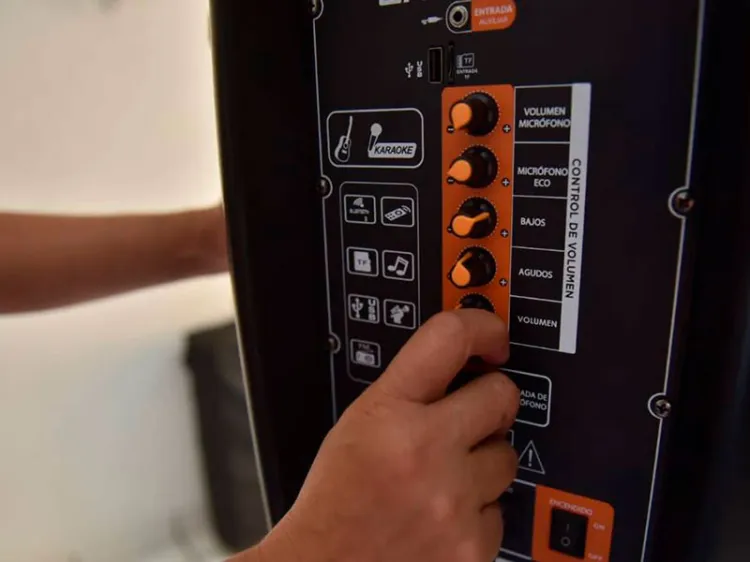 Multan autoridades a ruidosos