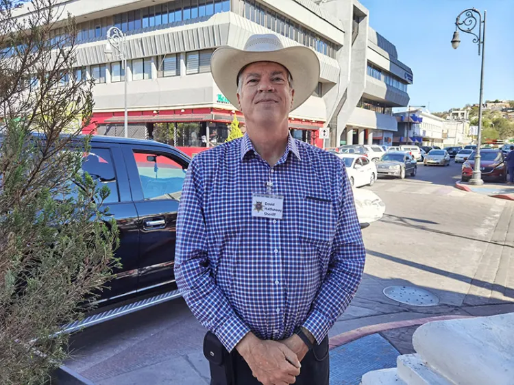 Aumenta flujo de autos mexicanos en Nogales, Az