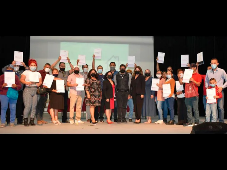 Entrega Ayuntamiento 34 títulos de propiedad