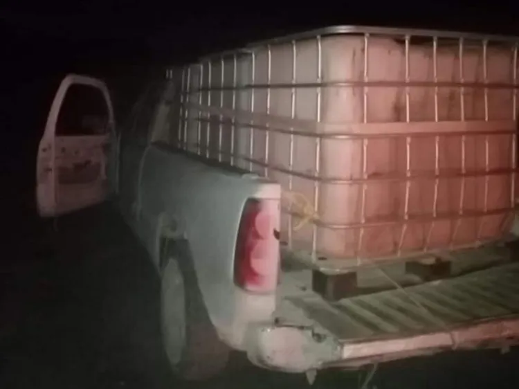 Abandonan ‘camionetas huachicoleras’ sobre tierras de cultivo en Hidalgo