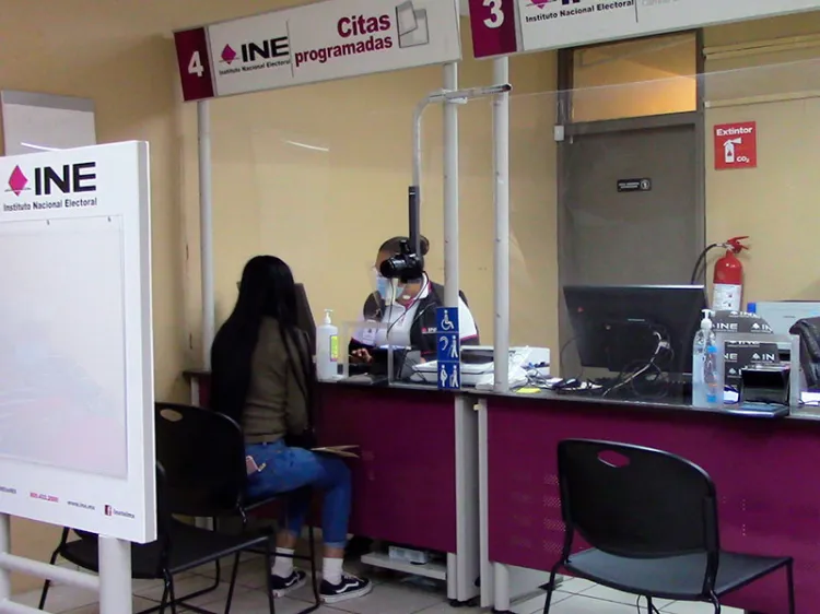 Convoca el INE a revalidar credenciales que vencerán