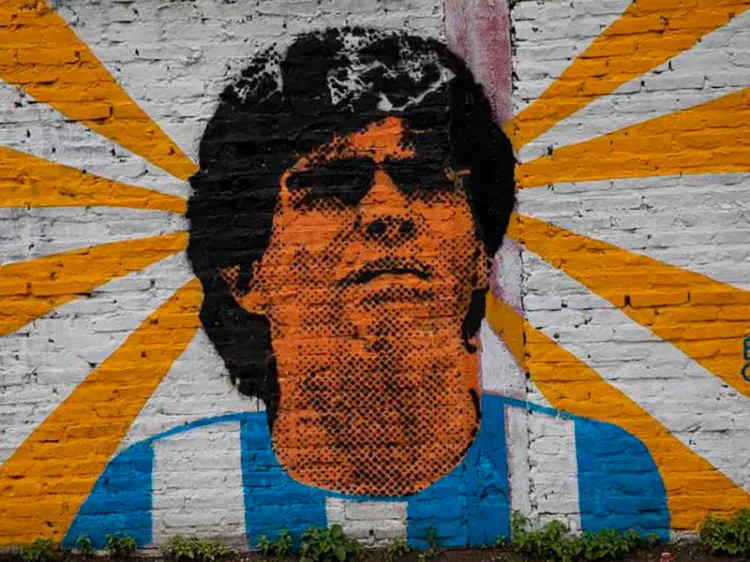Bautizan una estrella como Maradona
