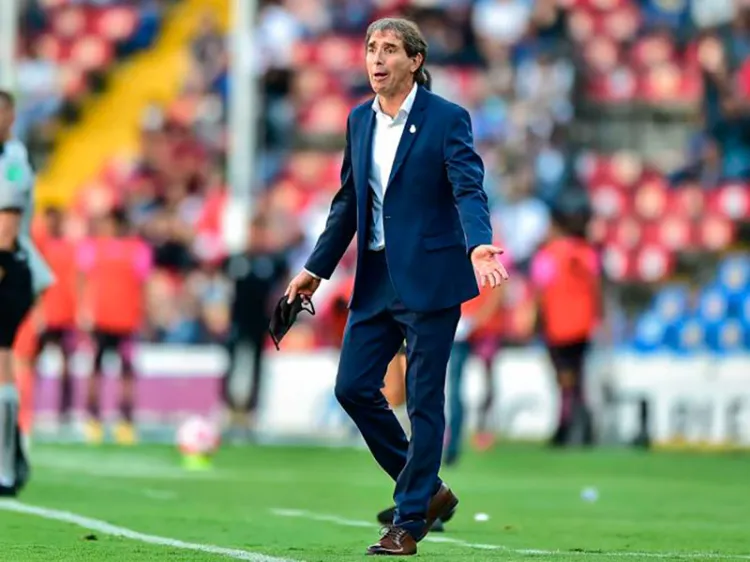 Guillermo Almada deja de ser técnico de Santos Laguna