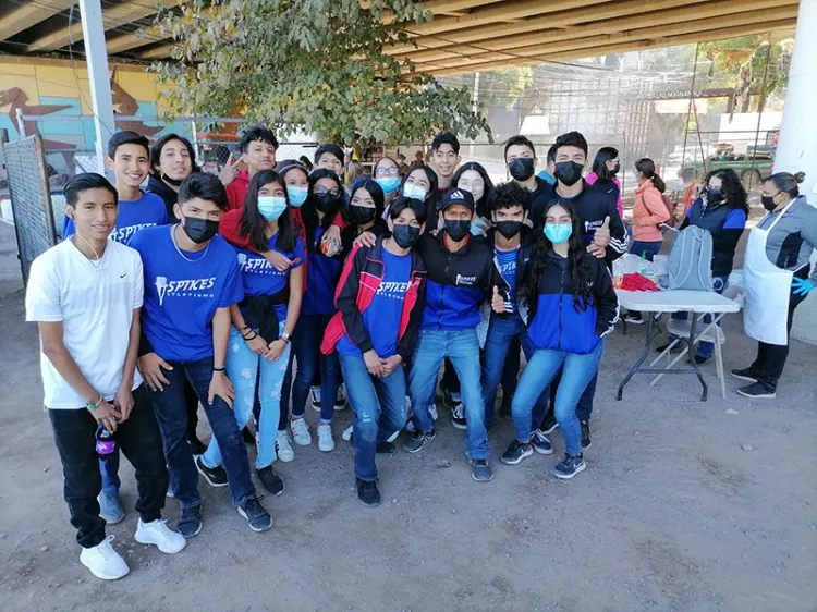 Realizan taquiza en apoyo a atletas del equipo ‘Spikes’