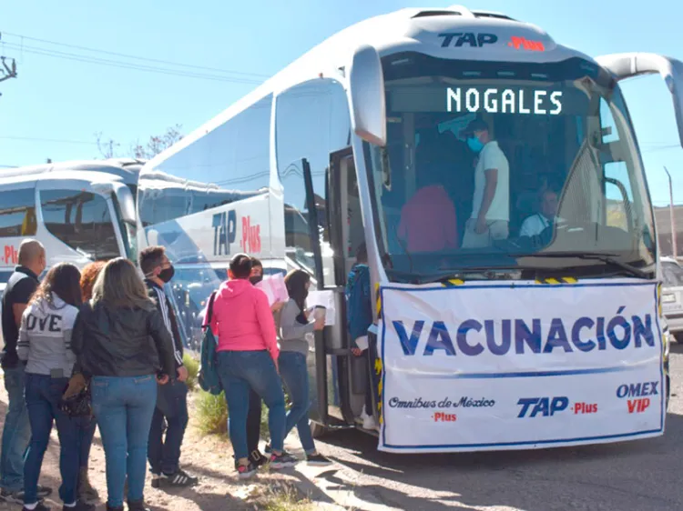 Adelantan segunda dosis a jóvenes