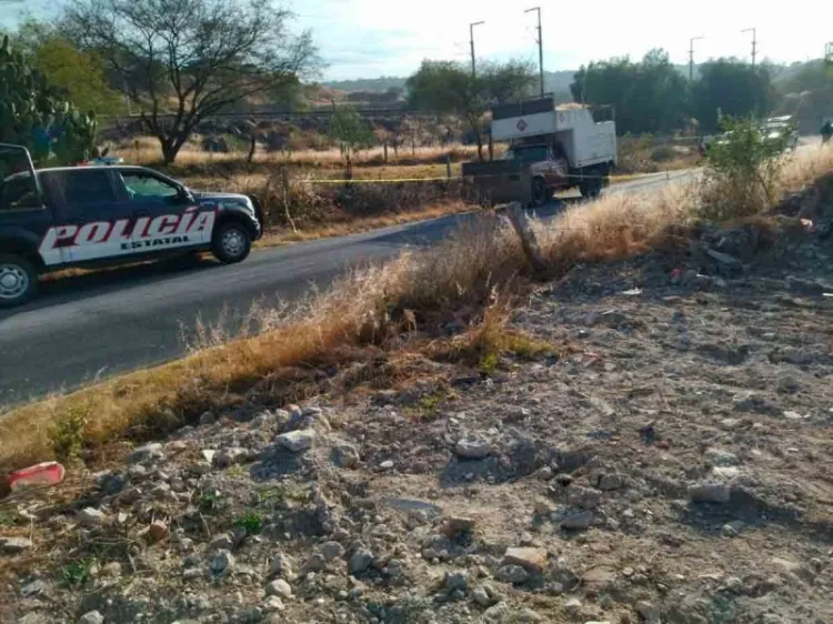 Cierran carretera Tula-Refinería por camioneta con sospechas de explosivos