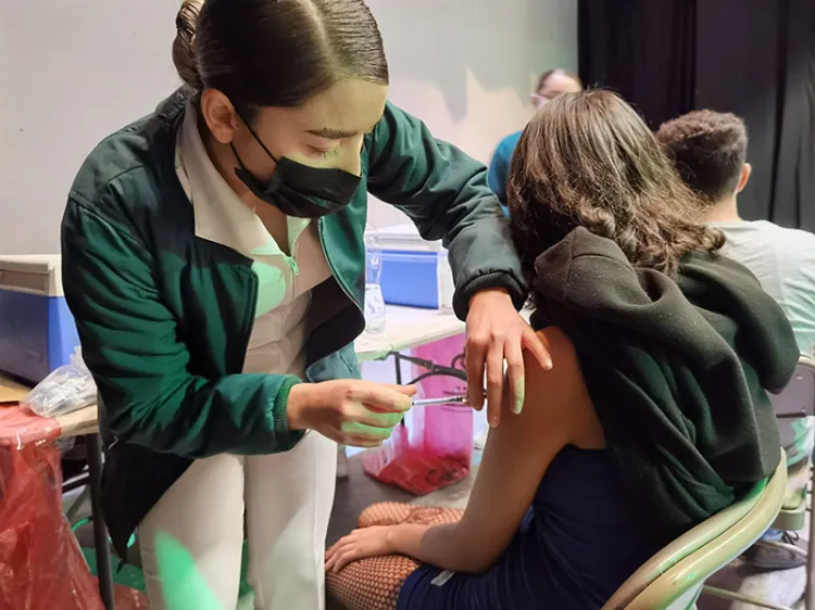 Vacunan a más de 6 mil adolescentes en Nogales