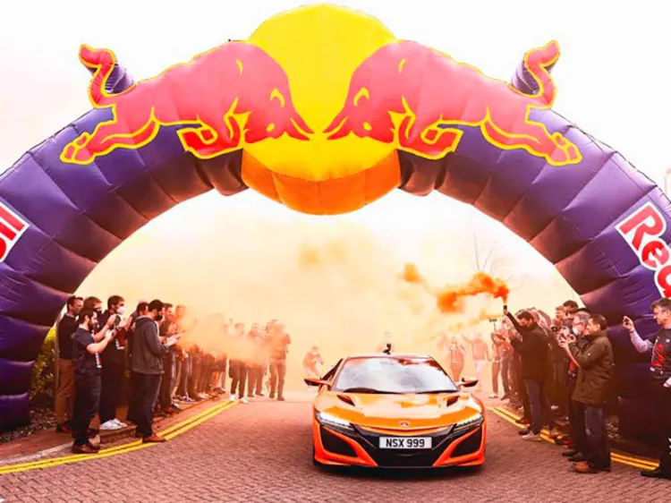 Verstappen y Red Bull siguen de fiesta