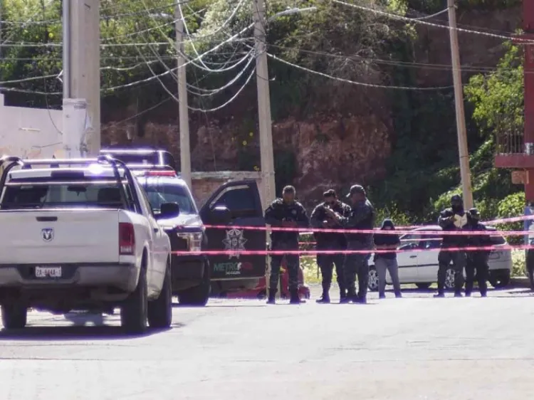 Abandonan en Hidalgo auto con dos cuerpos; presentaban huellas de tortura