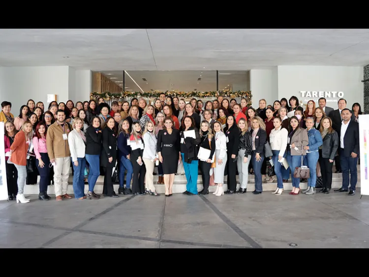 Capacitan a representantes de los 72 sistemas DIF Sonora