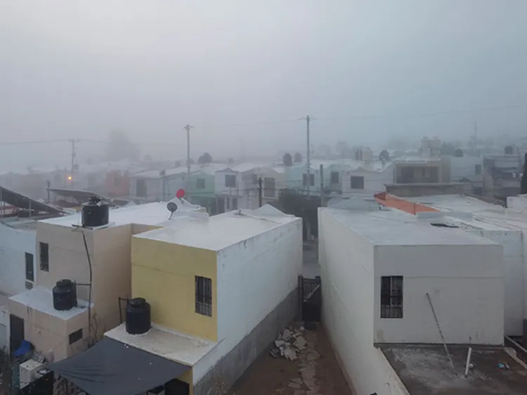 Amanece Nogales bajo densa neblina