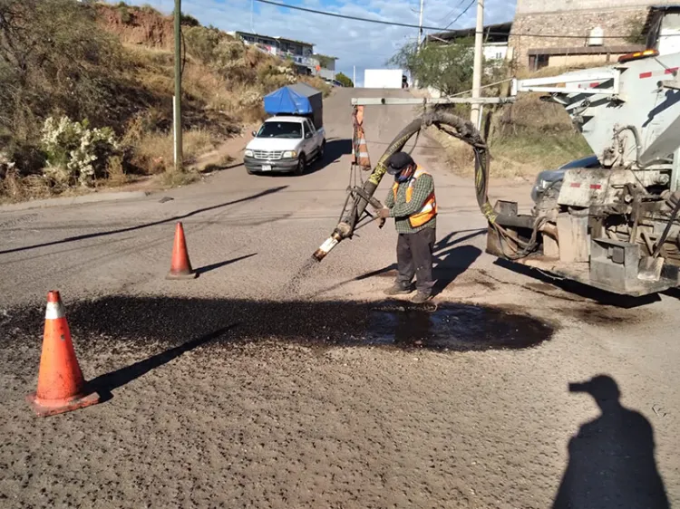 Sigue programa permanente de bacheo