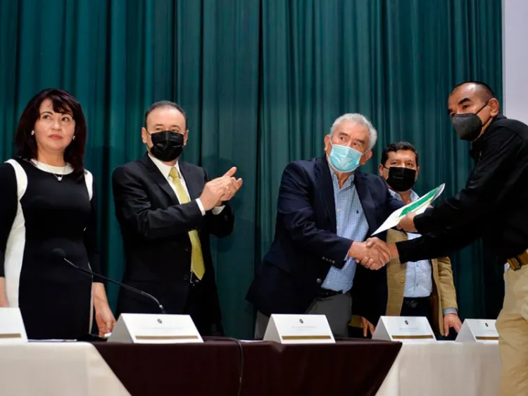 Reconocen a personal de la FGJE por valor y excelencia