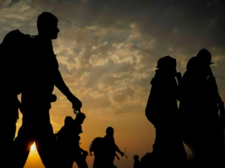 Esperan a cientos de migrantes