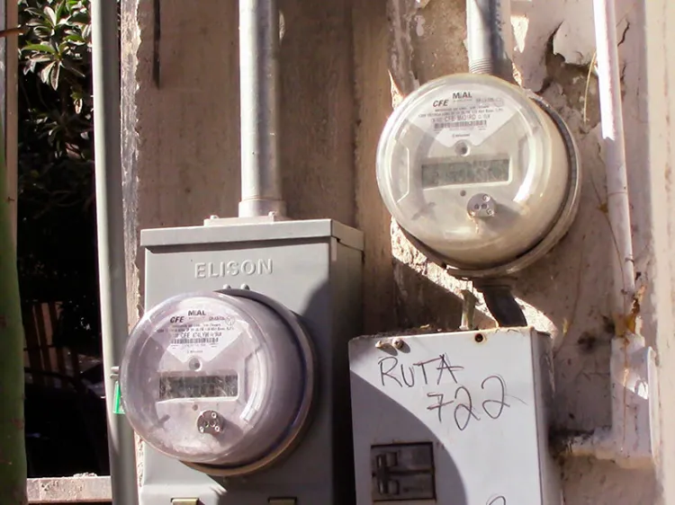 Interponen queja contra CFE