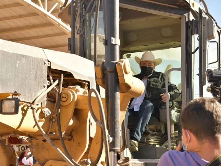 Lleva Gobernador beneficios a la Sierra