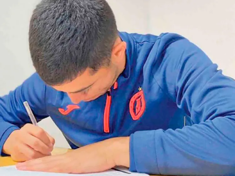 Precoz estancia en Pumas; Erik Lira firmó con Cruz Azul