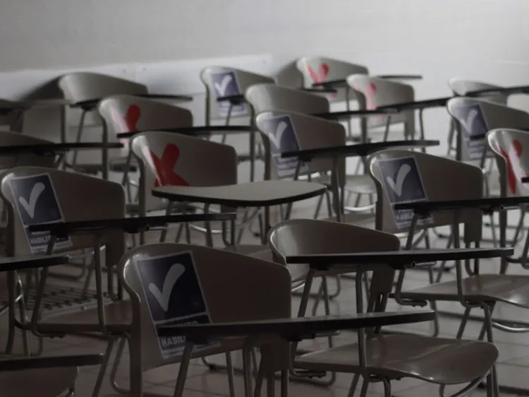 Primera ola de contagios de covid-19 'pegó duro' a personal educativo