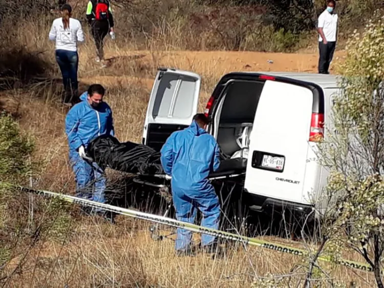 Localizan a cuatro personas muertas en fosas clandestinas