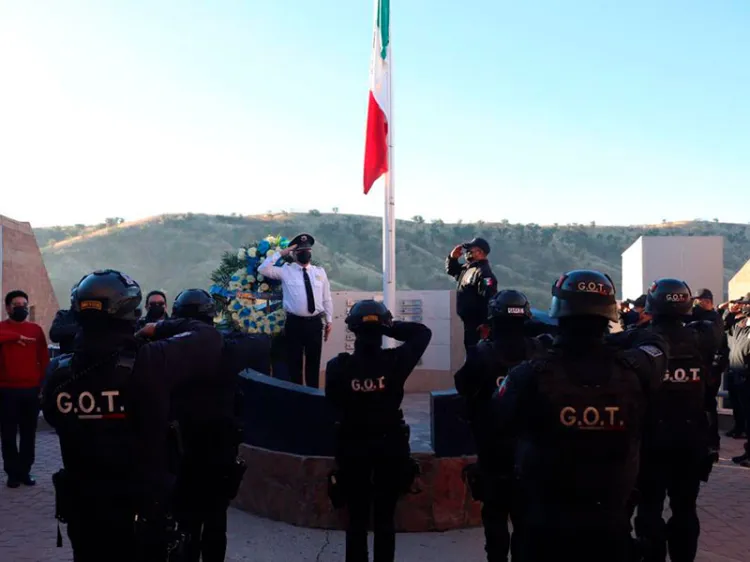 Festejan policías su día