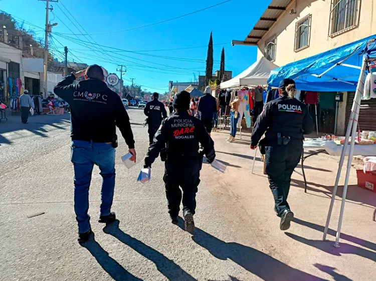 Concientizan sobre cubrebocas en los tianguis
