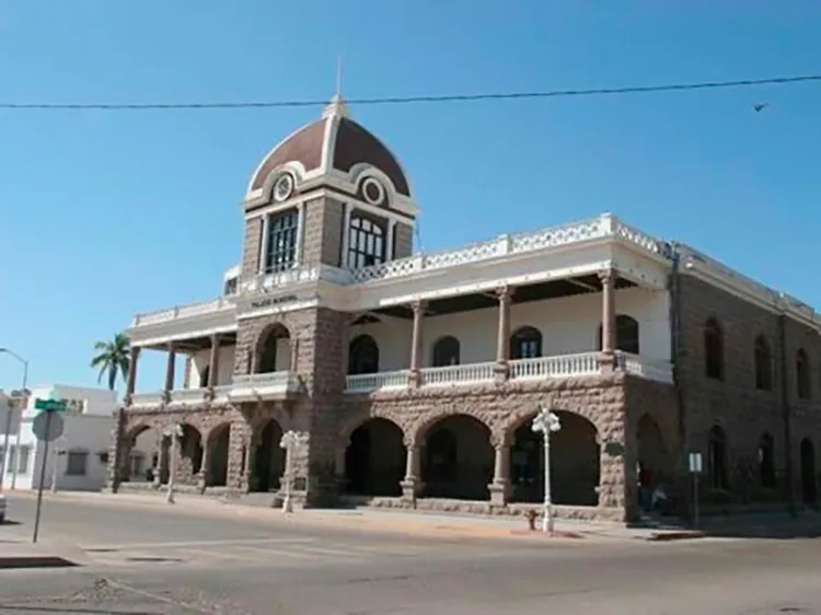 Hay 4 detenidos por ataque a Palacio Municipal de Guaymas