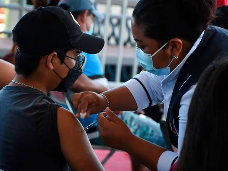 Aplicarán segunda dosis a jóvenes de 15 a 17 años