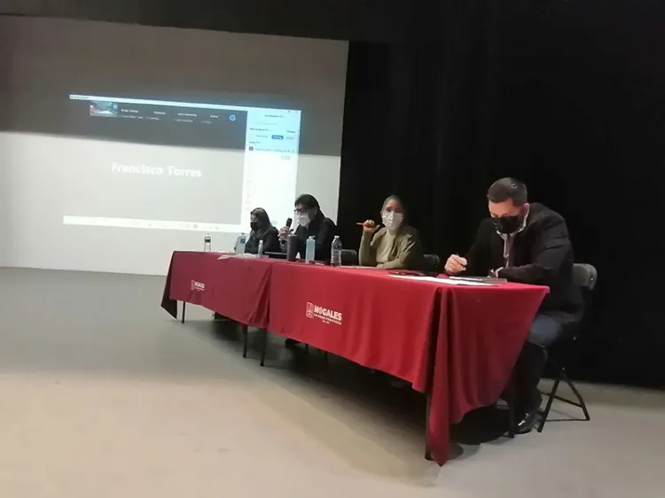 Apoyan con gel antibacterial al sector Salud de Nogales