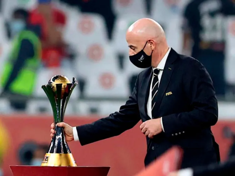 La FIFA limitará los traspasos