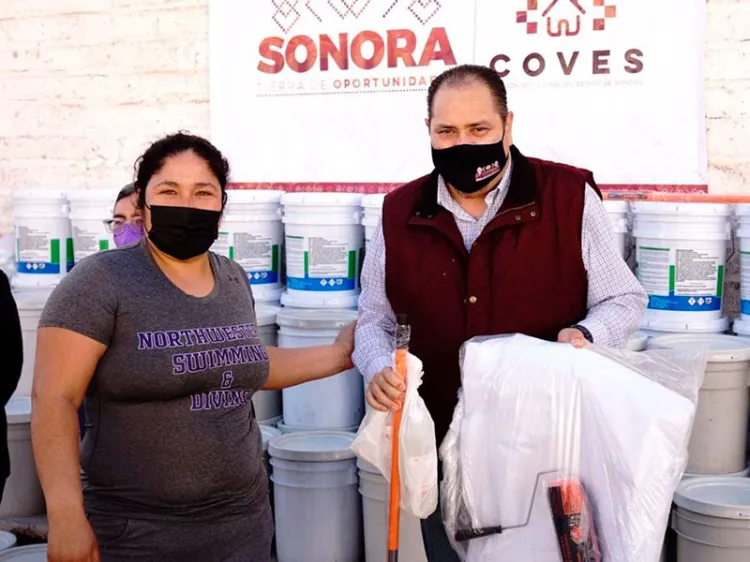 Entregan apoyos en la costa de Hermosillo
