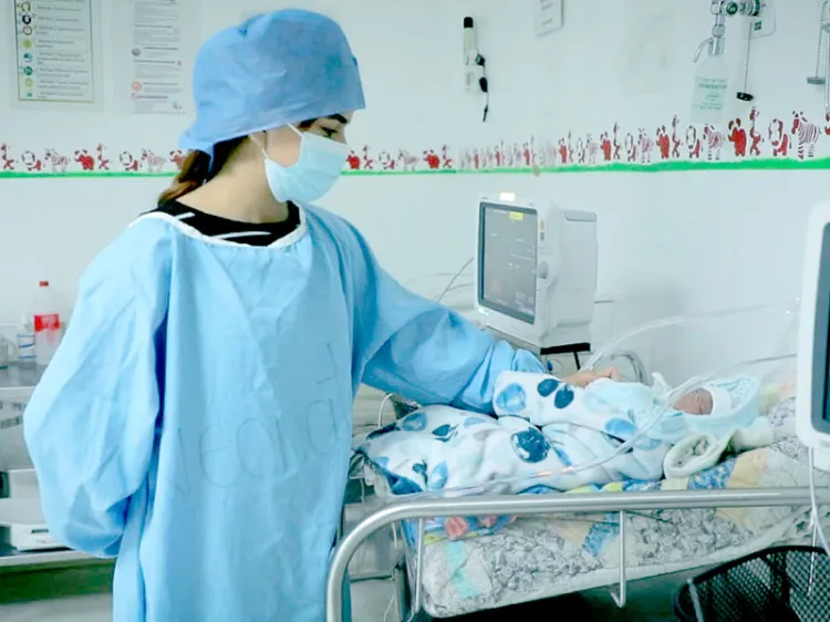 Logra bebé prematuro desafiar adversidades