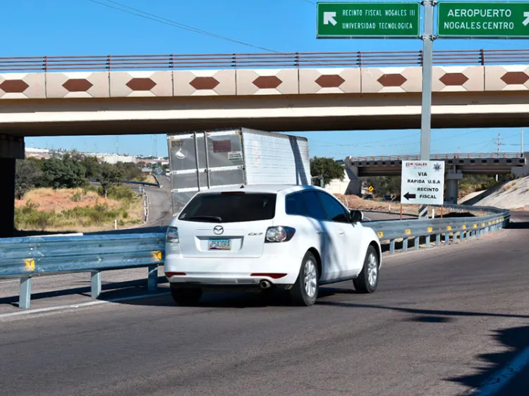 Instalan barras de contención en área peligros a de carretera