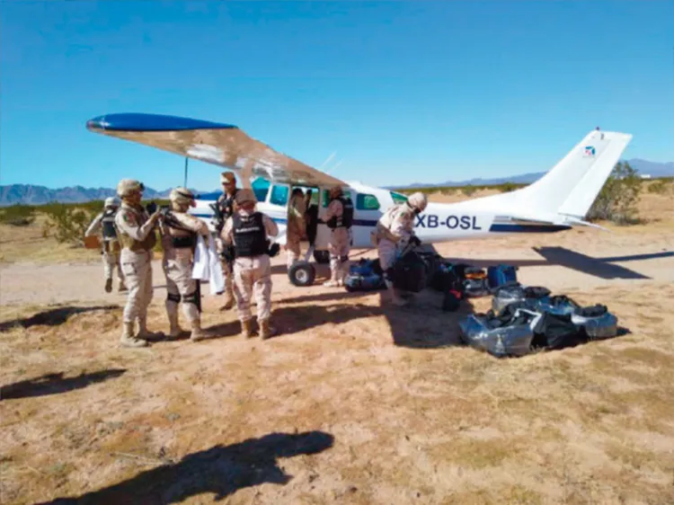 Aseguran avioneta con 338  kilos de drogas en Peñasco