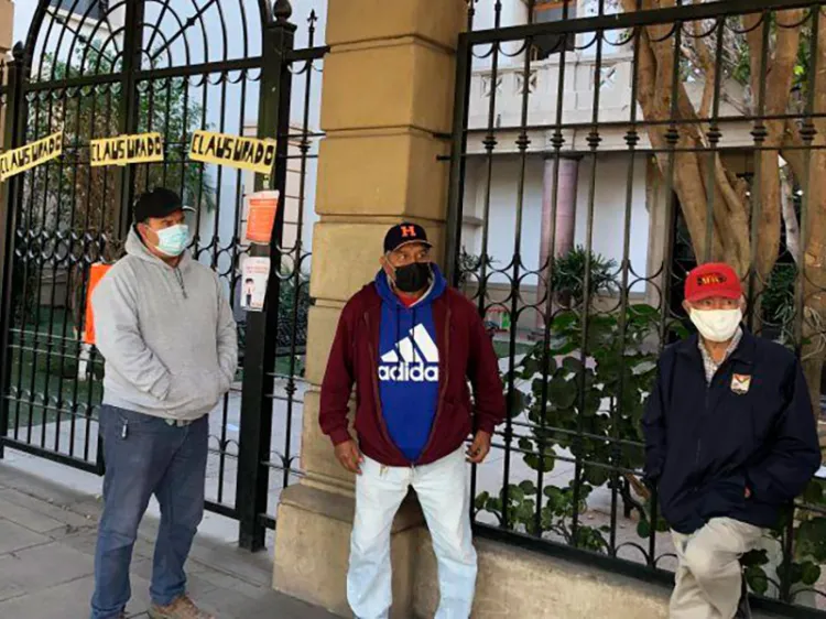 Mantienen manifestación jubilados y pensionados