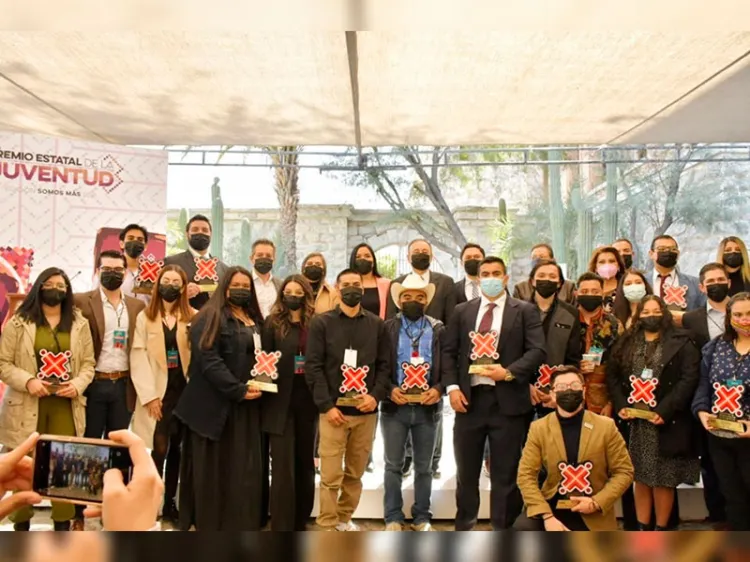 Entrega gobernador Premio Sonorense de la Juventud