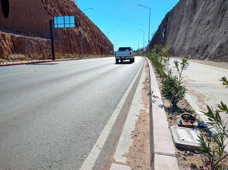 Buscan reparación alumbrado tras choques en el periférico