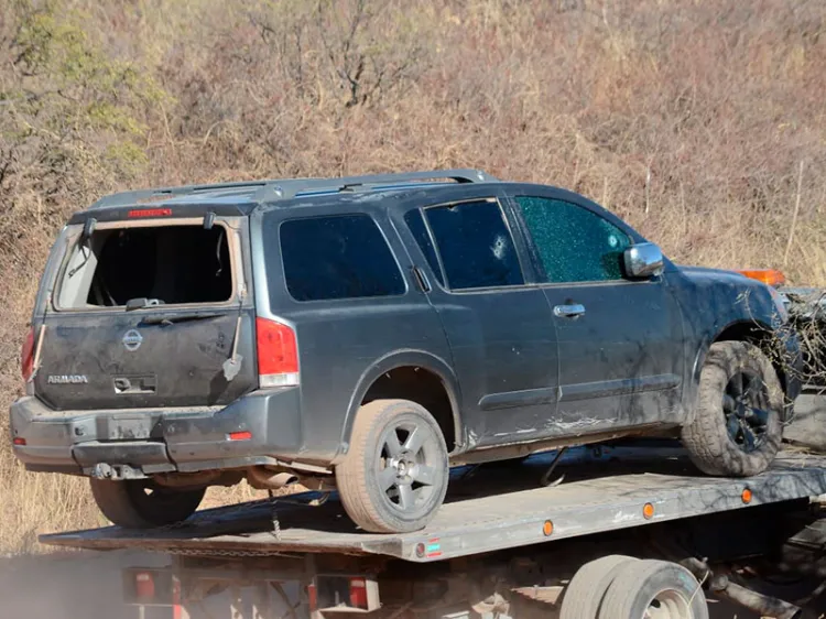 Asegura AMIC camioneta con droga tras balacera
