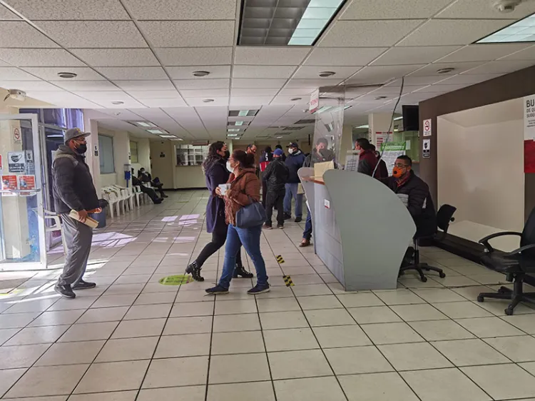 Expiden placas para 400 autos legalizados en la AF