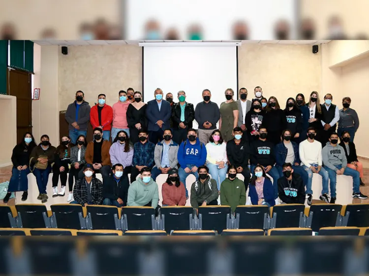 Fortalecen formación de jóvenes emprendedores