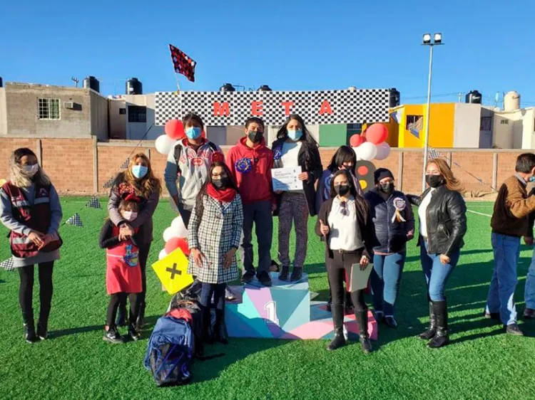 Equipan biblioteca de prepa municipal