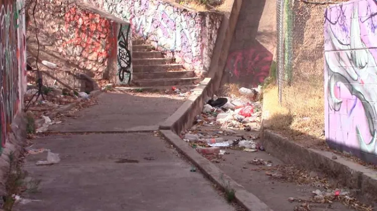 Piden limpien escalinata de la colonia Villa Sonora