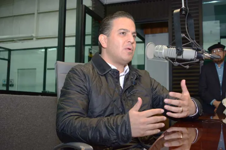 Inicia Senador gira nacional de contraste y debate