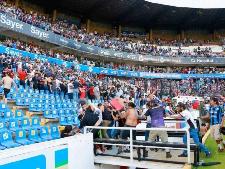 Dan de alta a 19 de los 26 heridos por riña en partido Atlas-Querétaro