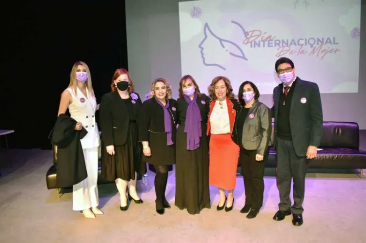 Reconocen a mujeres destacadas