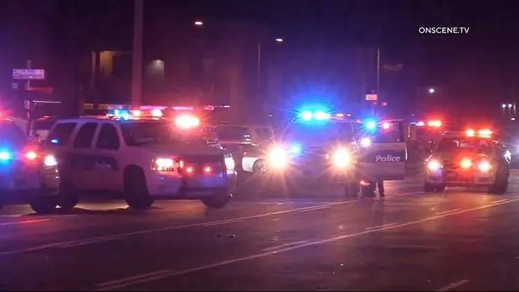 Hieren a policías en emboscada