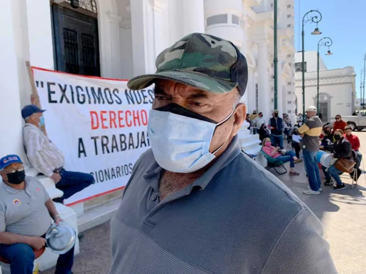 Retoman exconcesionarios plantón en Palacio de Gobierno