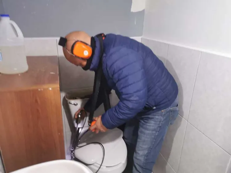 Detectan fugas de agua en casas y comercios