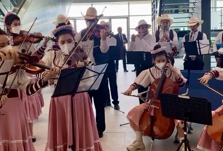 Participa
Orquesta Juvenil Sinfónica Sonorense en inauguración del AIFA