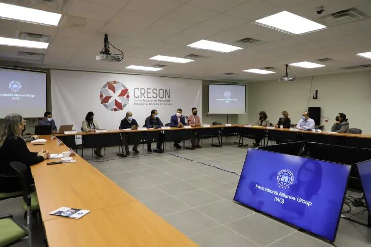 Anuncia
Creson intercambio a EU para docentes y egresados